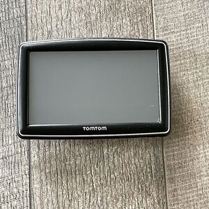 New! TomTom Handsfree GPS Navigation. With Car Adapter/Charger.